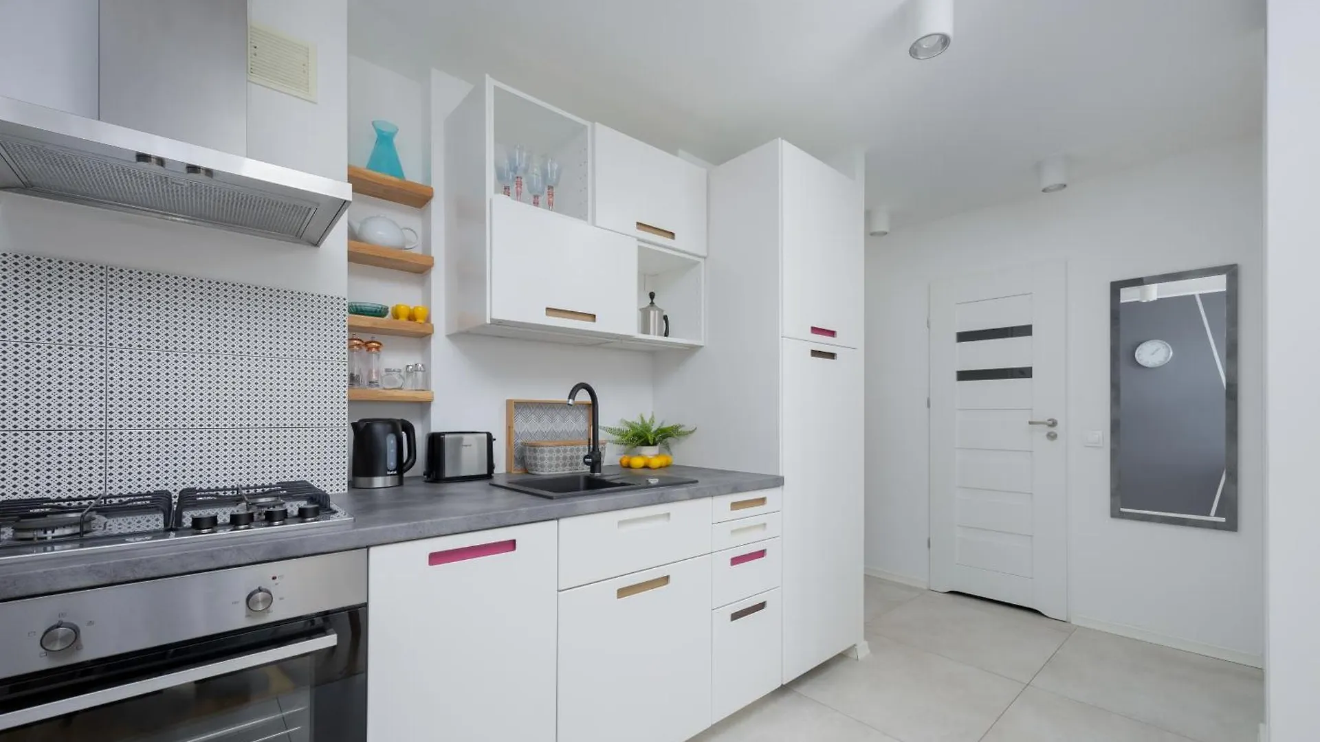 Belwederska Apartment With Balcony Next To Promenade Park By Noclegi Renters Warsaw