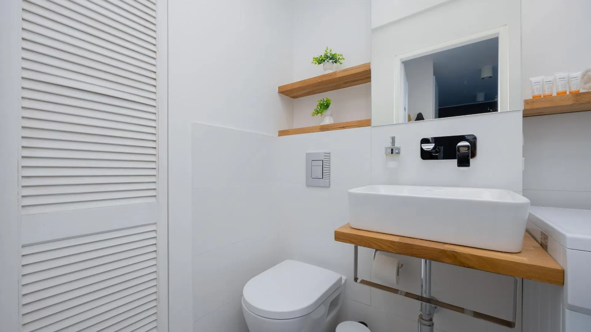 Belwederska Apartment With Balcony Next To Promenade Park By Noclegi Renters Warsaw