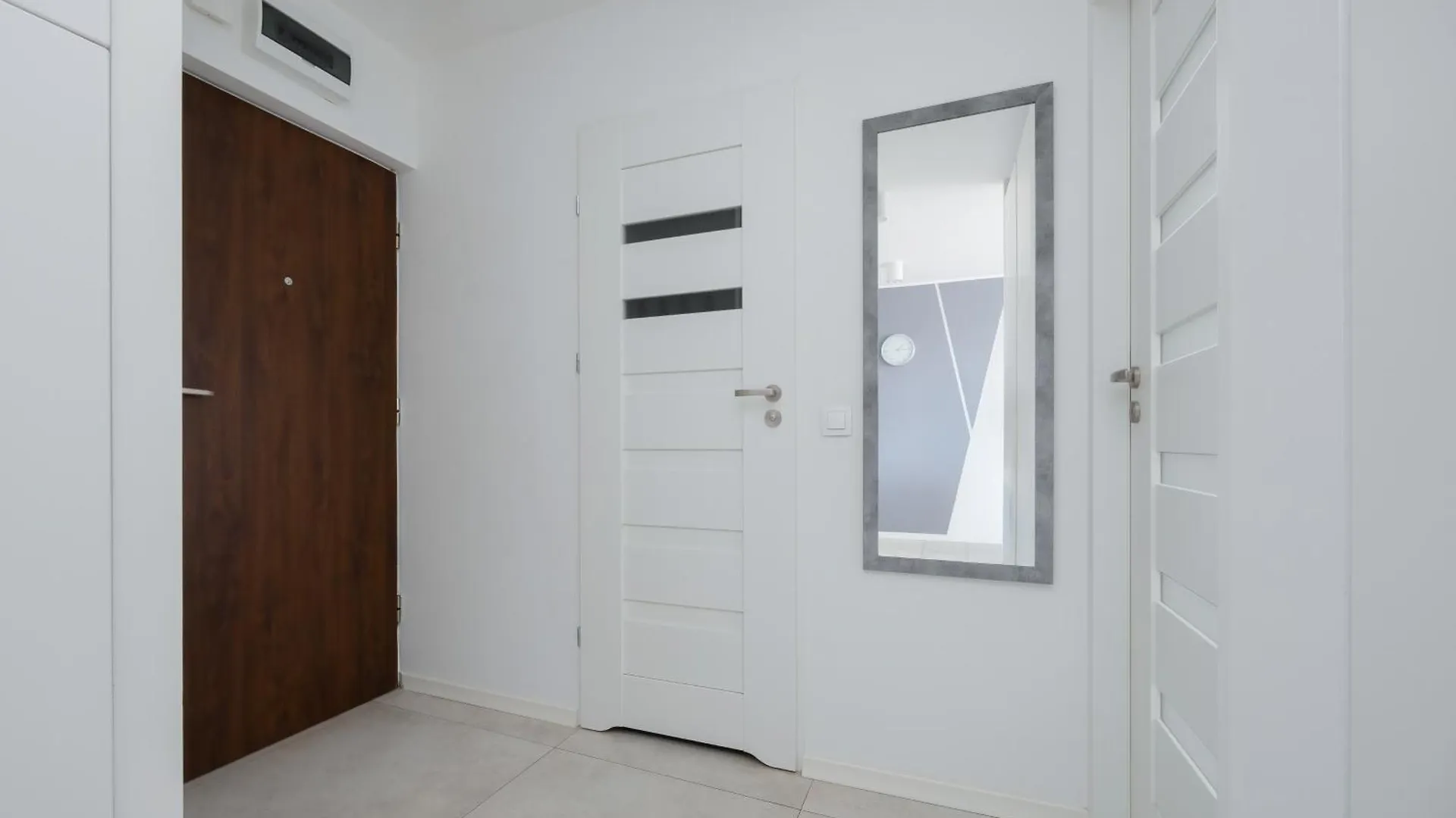 Belwederska Apartment With Balcony Next To Promenade Park By Noclegi Renters Warsaw Poland